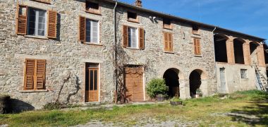 San Sebastiano Curone (AL) Historic stone farmhouse with  2.7 hectares