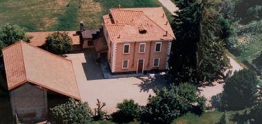 Early twentieth-century villa surrounded by greenery in Codevilla-Oltrepò Pavese 