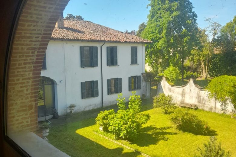 Storico Palazzo in piccolo borgo a ridosso dell'Oltrepò Pavese 