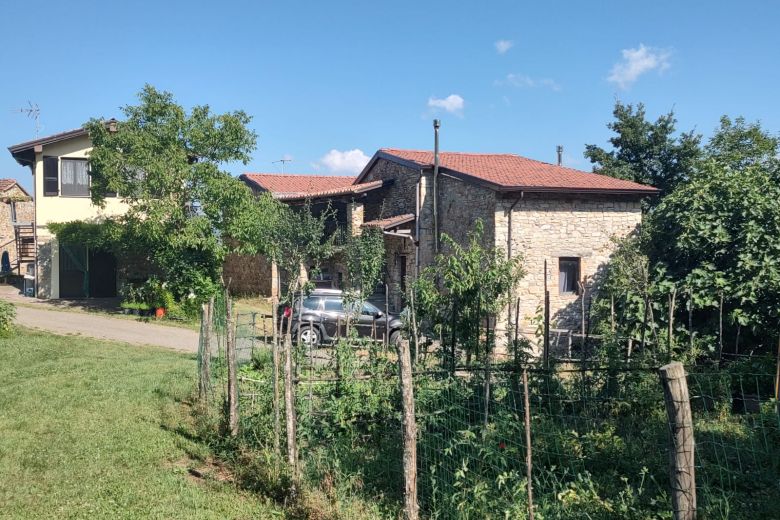 Complesso in pietra a Bobbio Colline Piacentine a 700slm