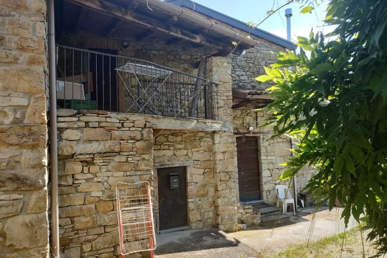 Stone complex in Bobbio Piacenza Hills at 700slm