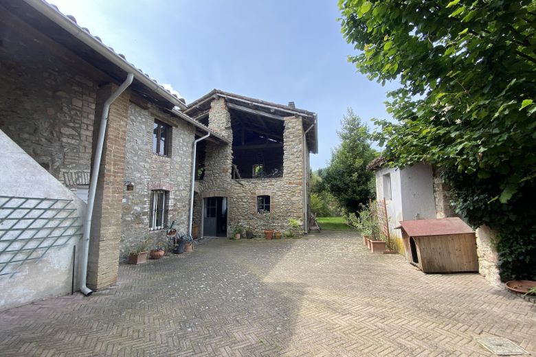 Oltrepò Pavese Hills - Detached House with ancient stone buildings