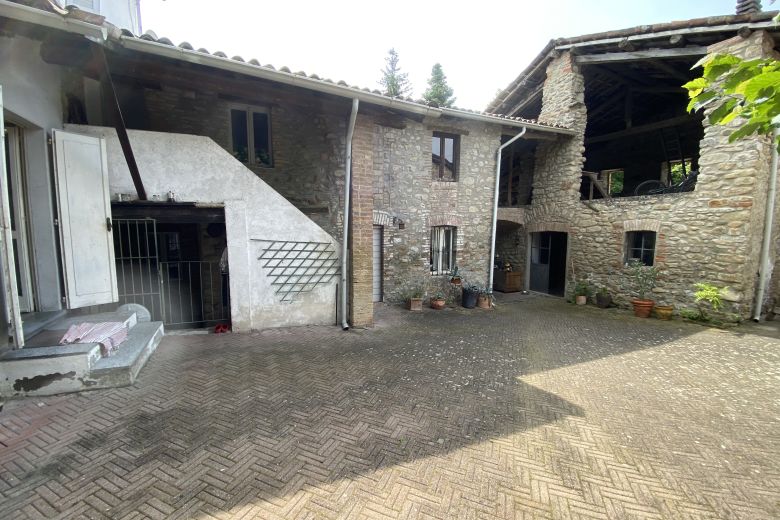 Oltrepò Pavese Hills - Detached House with ancient stone buildings