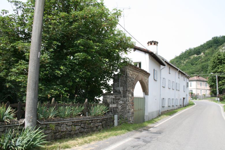 Oltrepò Pavese - Abitazione indipendente con antichi edifici in sasso 