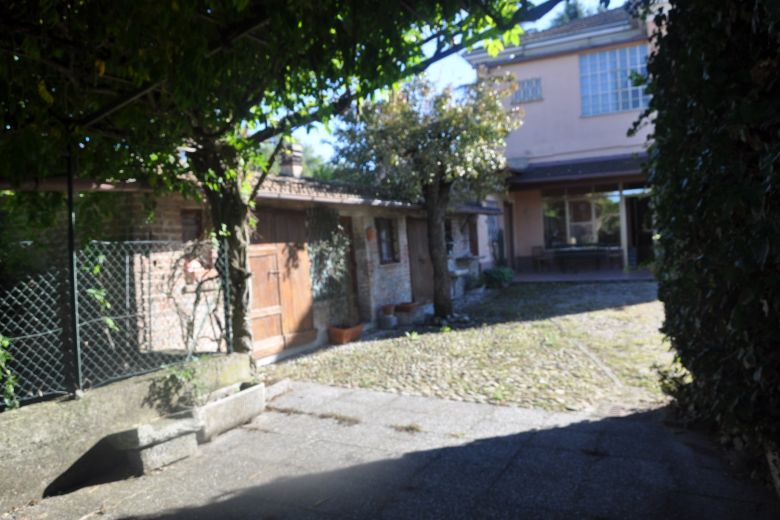 Early twentieth-century villa surrounded by greenery in Codevilla-Oltrepò Pavese 